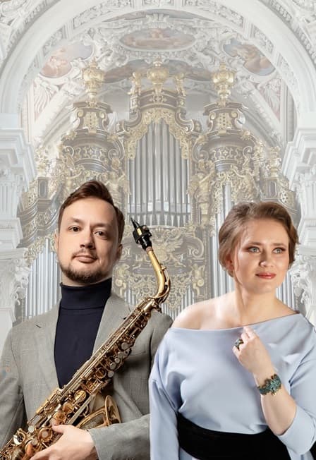 Орган и саксофон при свечах: лунный свет над Невой