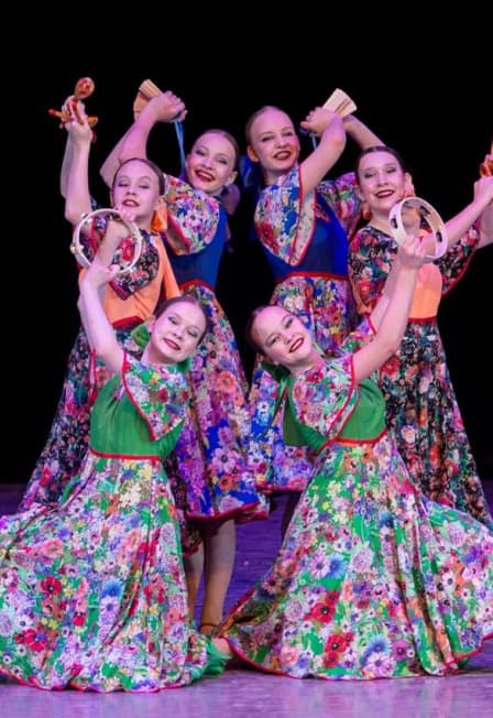 Симбирские узоры. Коллектив ансамбля танца