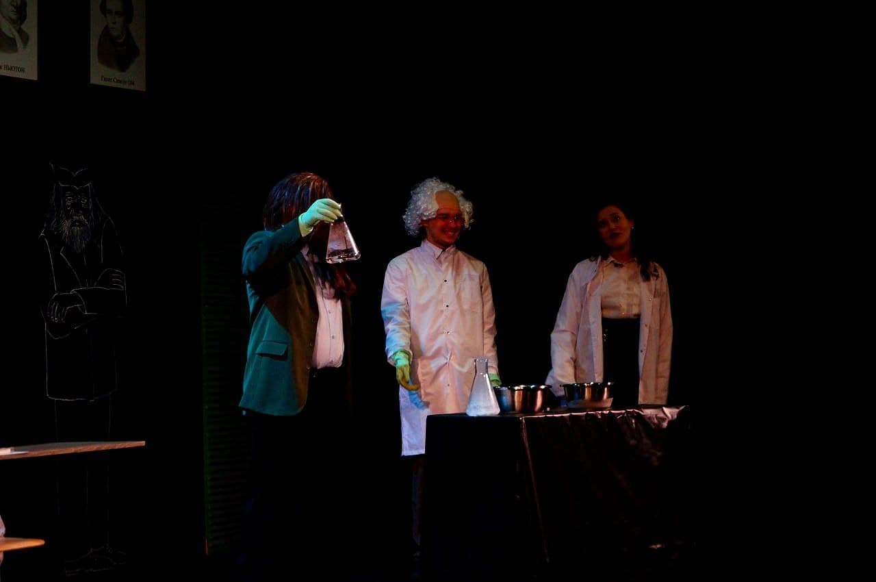 Чудим по химии и физике. Урок N1 (Молодёжный театр ТНБ)