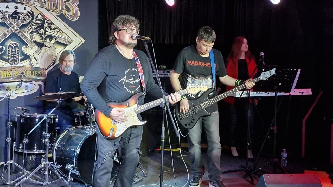 Ананасов и Ко (Rhythm & Blues Cafe)