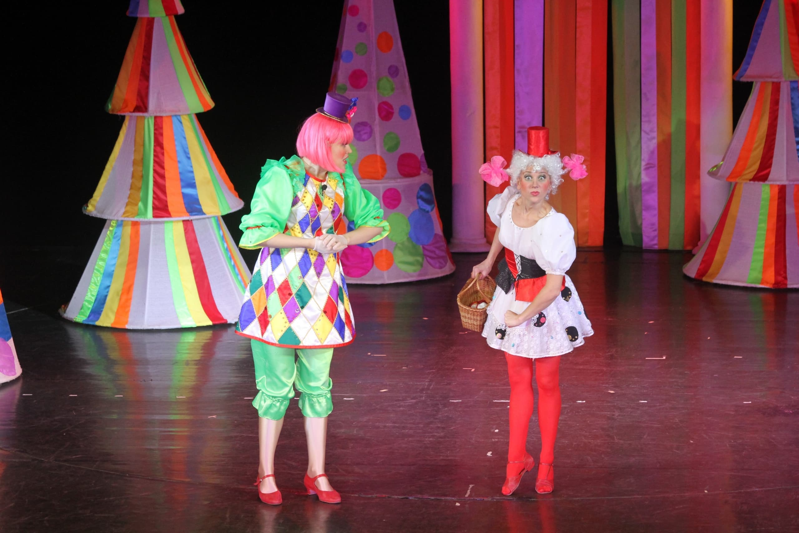 Приключения озорной девчонки (На Неве)