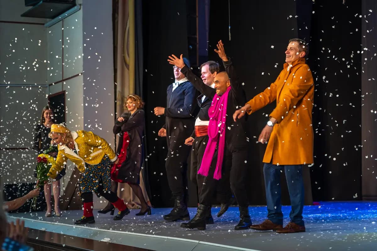 Когда ангелы шутят (Театр драмы им. Слонова)