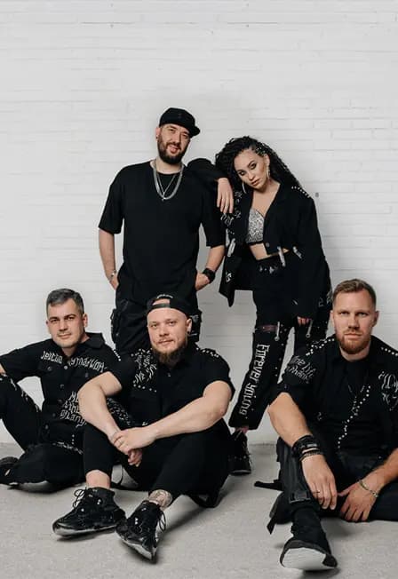 Назад в 90-е: караоке с кавер-группой "Бизе"