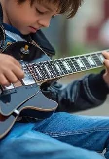 Ваши первые ноты: начинаем с нуля. Мастер-класс для детей по гитаре