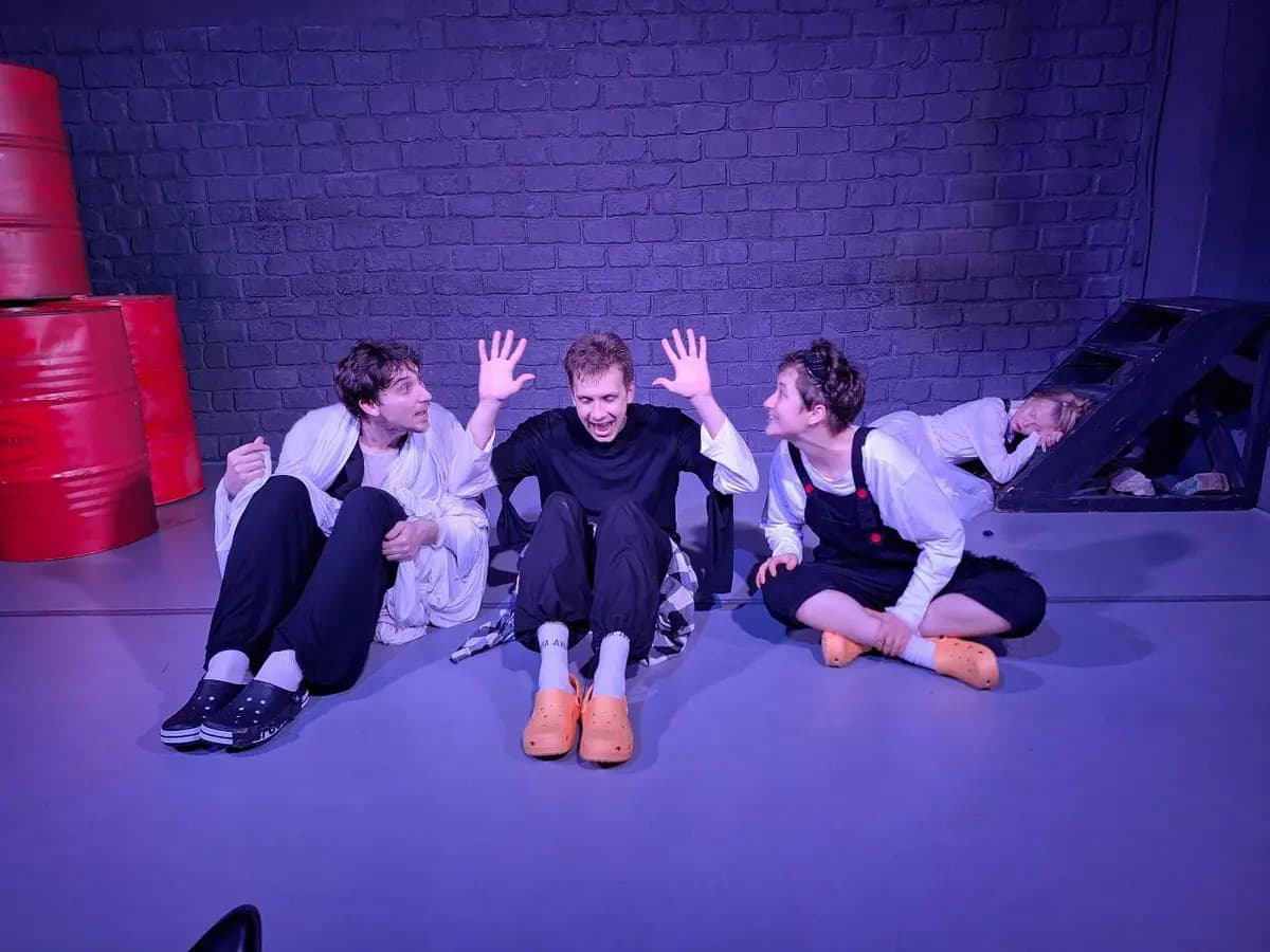 У ковчега ровно в восемь (Свои)