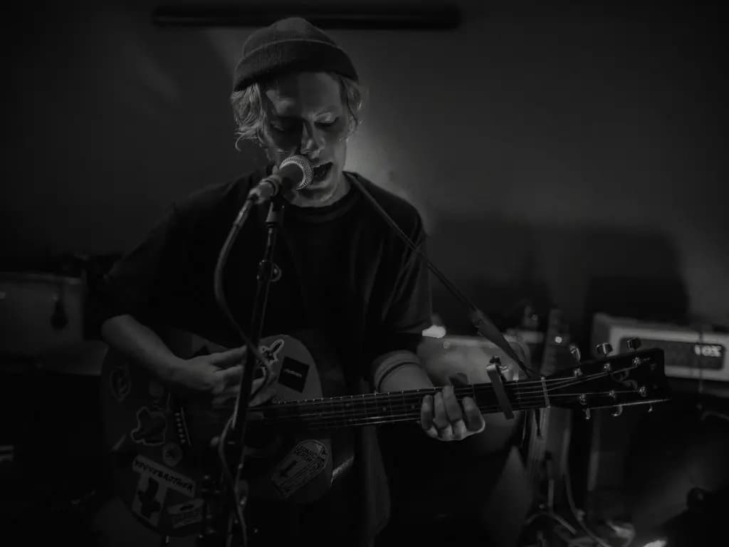 Фрэнк? (Saloon Art & Music)