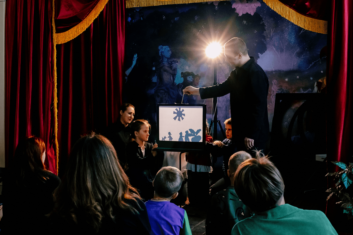 Театр теней (Исторический парк «Россия — Моя история»)