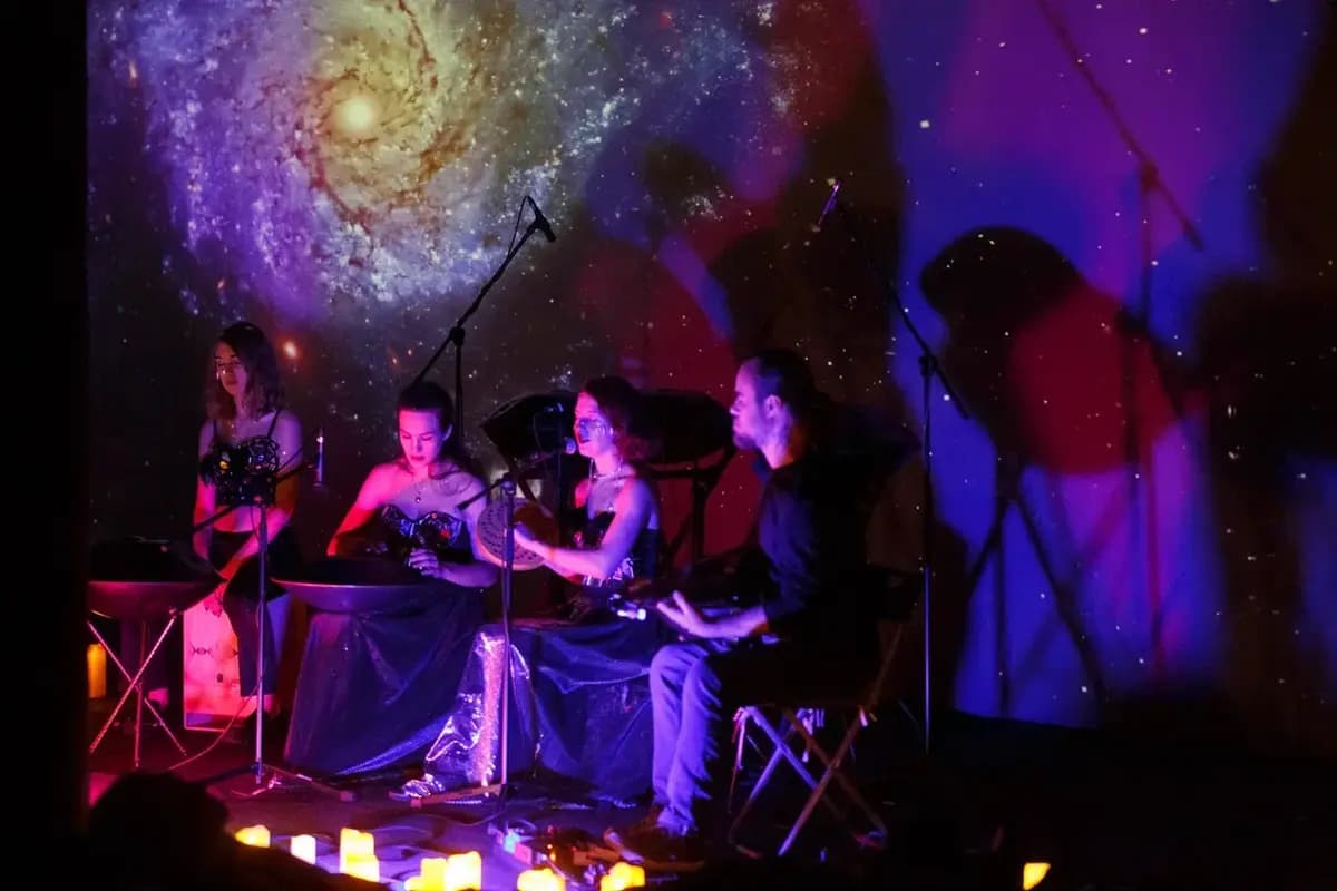 Космические звуки ханга (Люмьер-Холл)