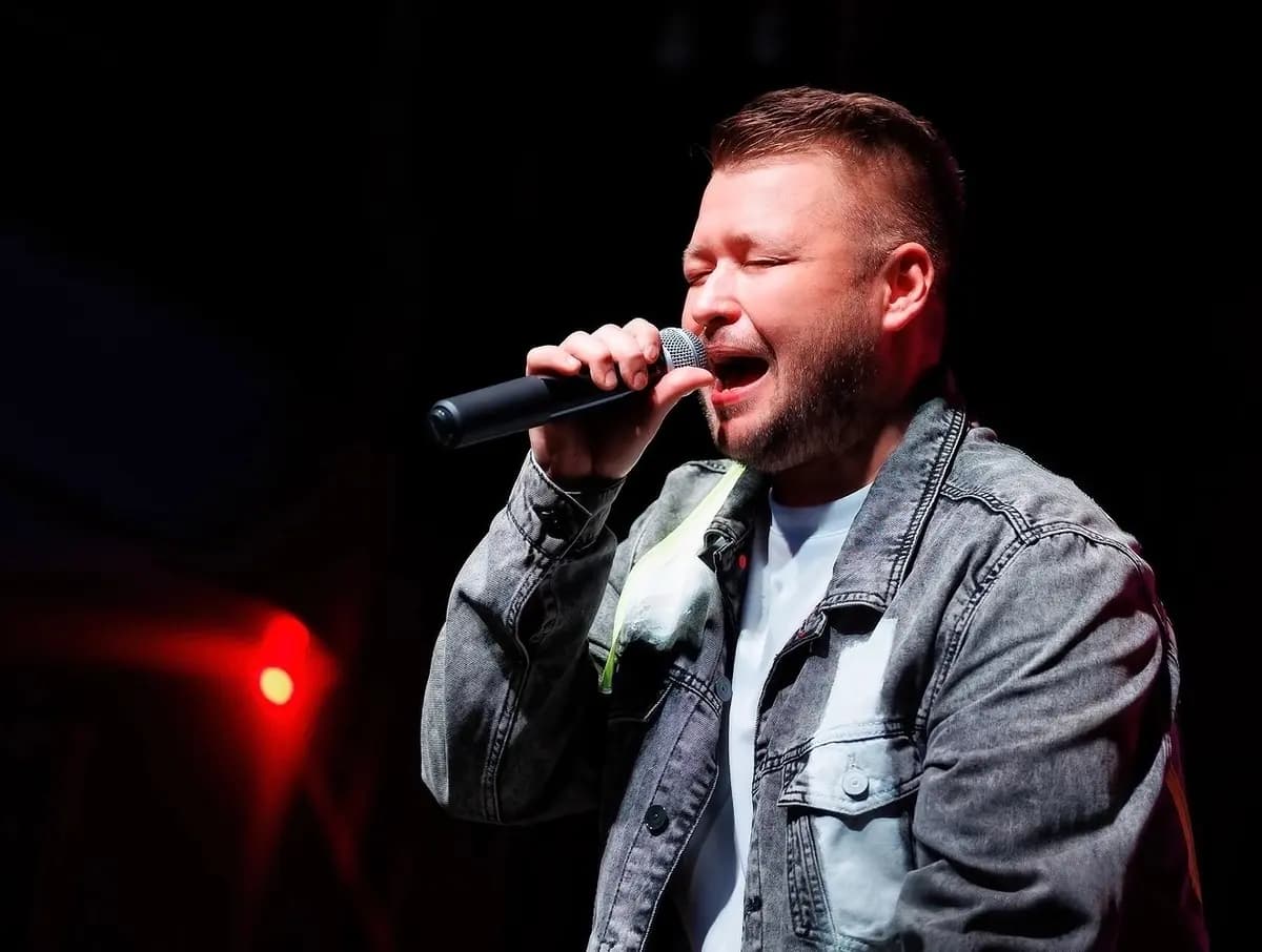 Дискотека 90-х с участием Михаила Жукова (Китайский лётчик Джао Да)