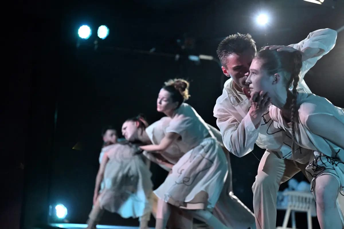 Хрупкость (Театр на Васильевском)