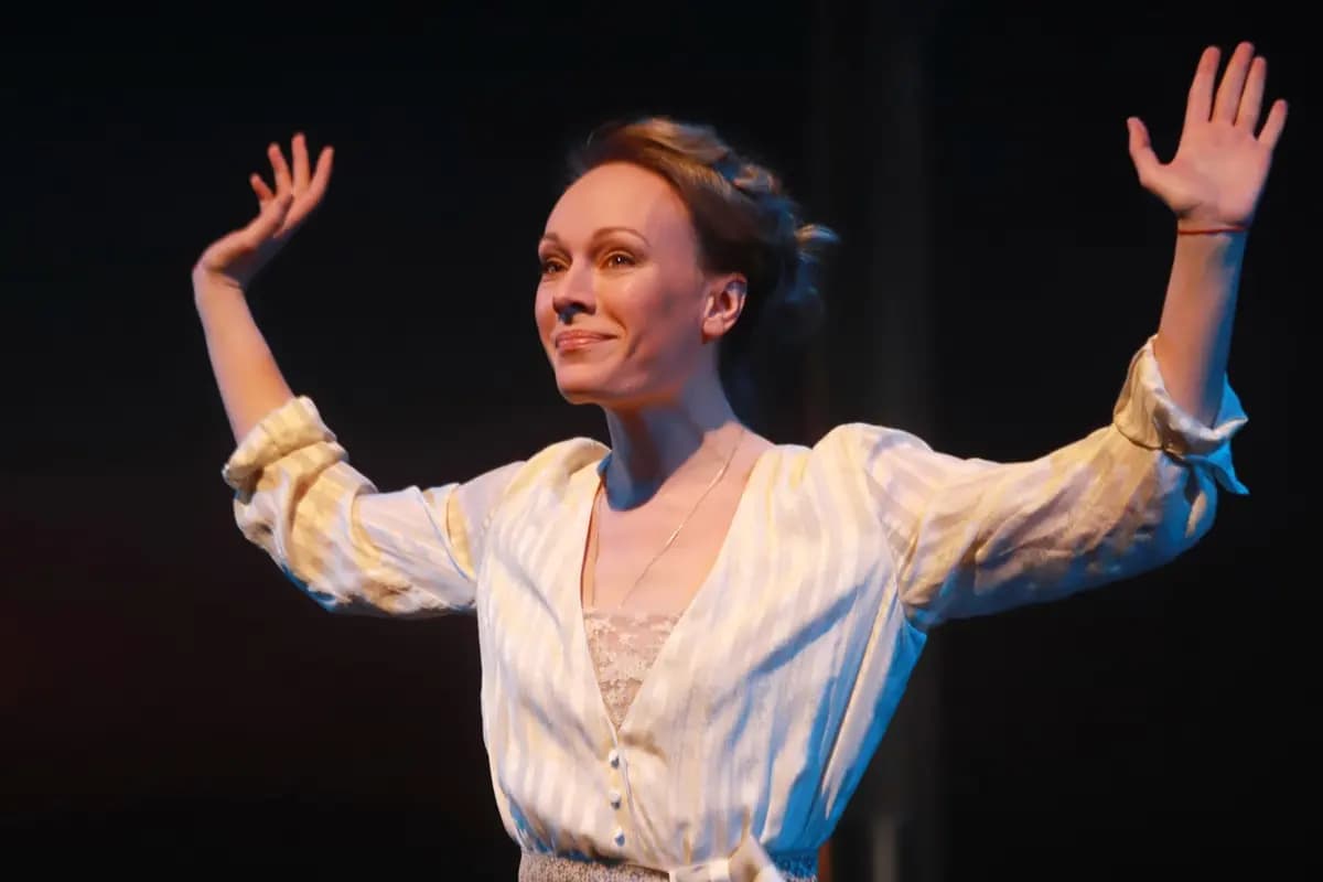 Иллюзия счастья (Дворец культуры)