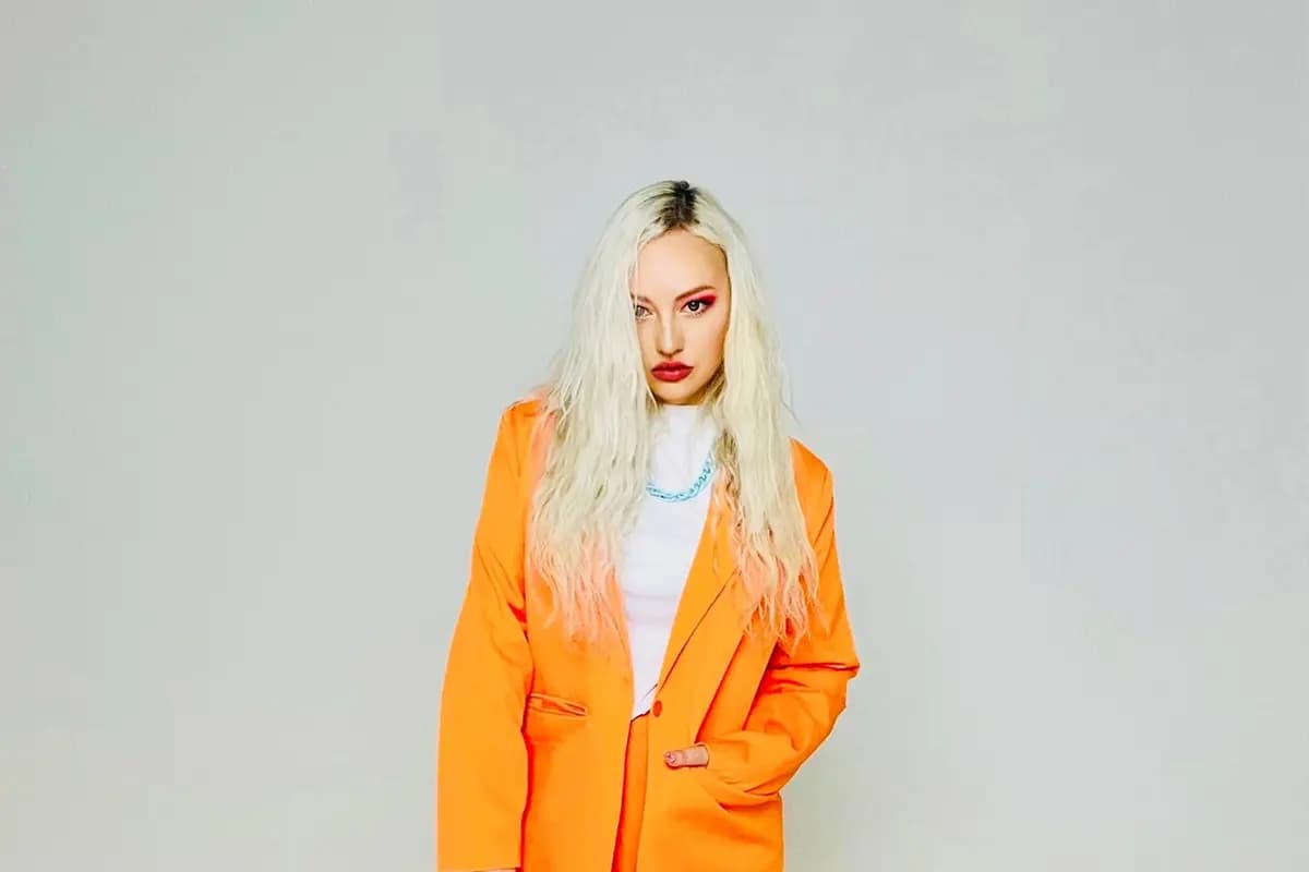 Блондинка КсЮ (Factory 3)