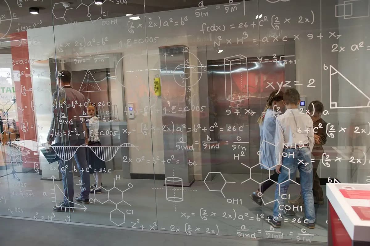 Экспозиция музея «Точка гравитации» (Точка гравитации)