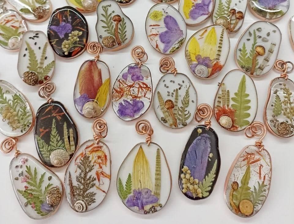 Украшения из ювелирной смолы (Музей художника Ряузова)