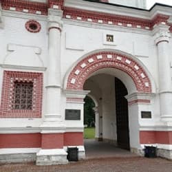 Царская резиденция — Коломенское (пешеходная экскурсия по территории Коломенского с посещением Музея Передних ворот)