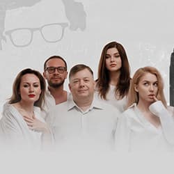 А не повесить ли нам зеркало над кроватью?