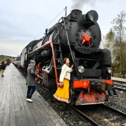 В Карелию на ретропоезде: Рускеала и водопады