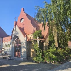 Фейерверк барокко в храмовом дворике: скрипка и клавесин