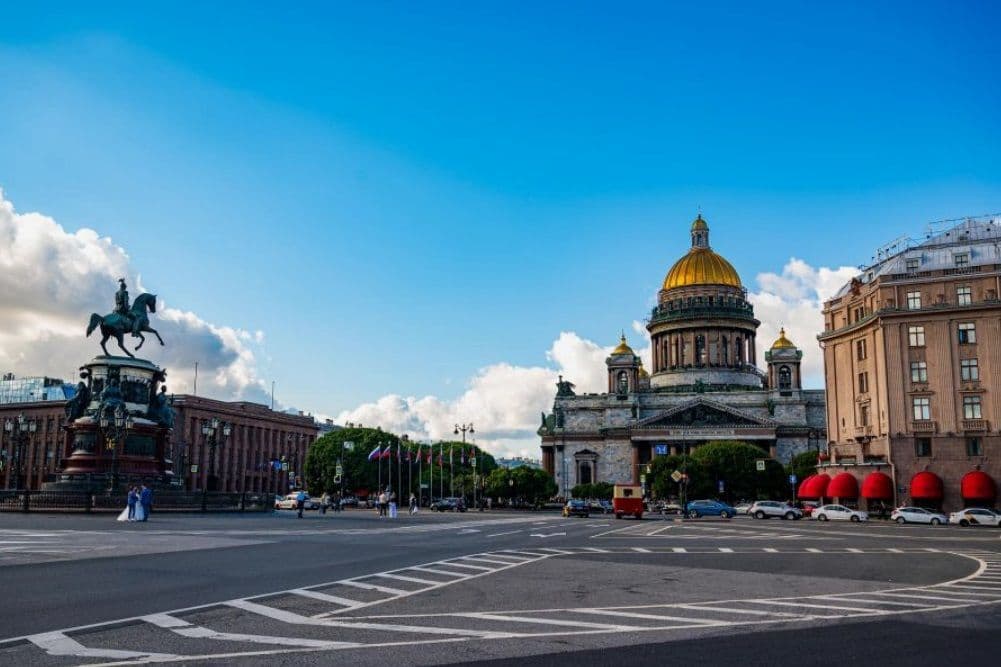 Обзорная экскурсия по Санкт - Петербургу + билеты в Исаакиевский собор