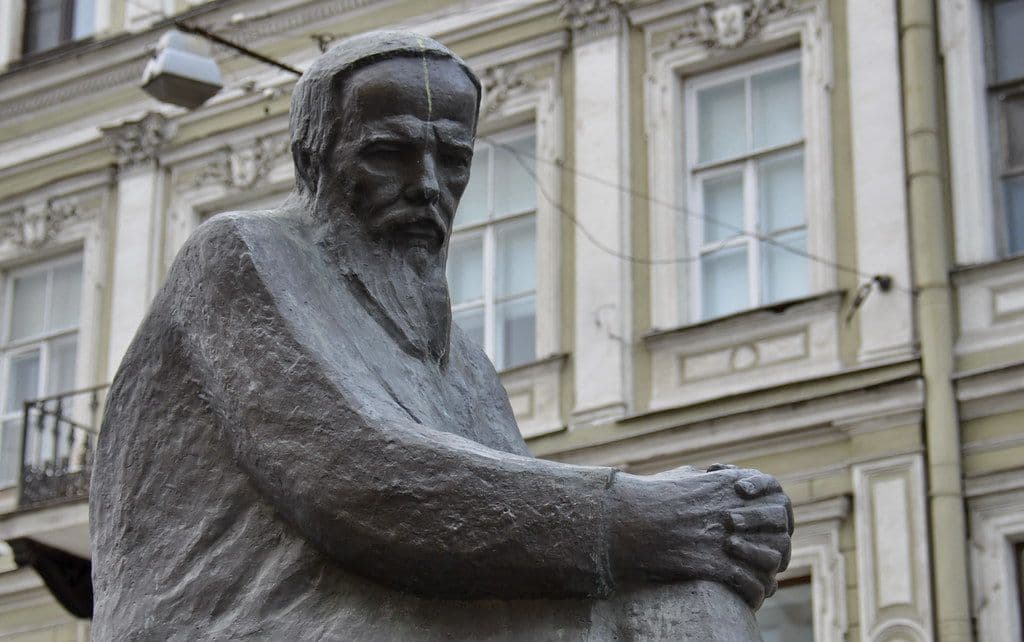 Экскурсия по дворам и их парадным с посещением коммуналки мини группа