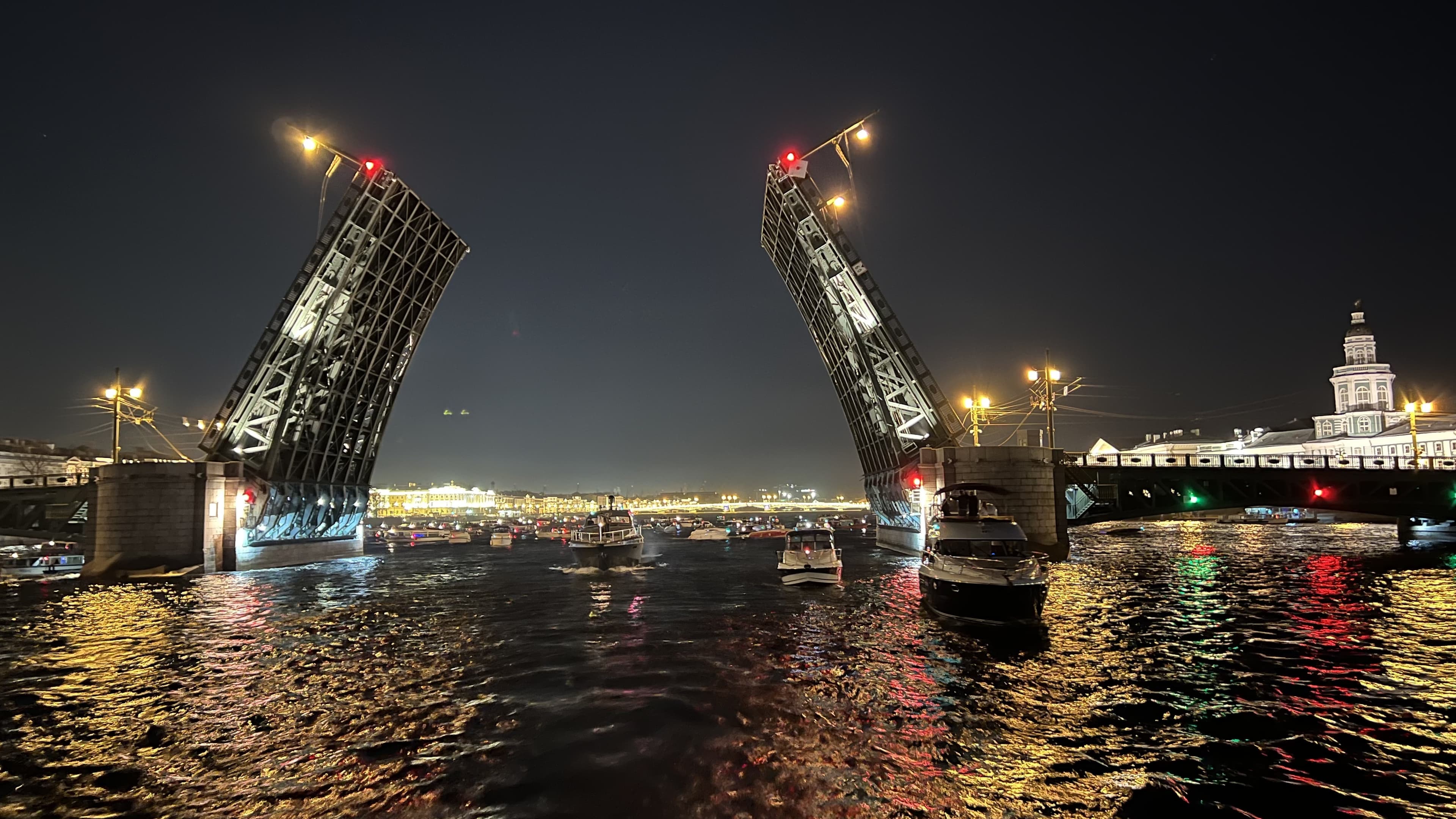 Дискотека под разводными мостами
